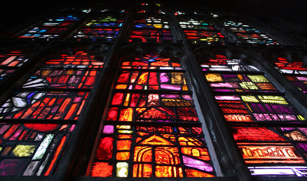 Цветное витражное окно
