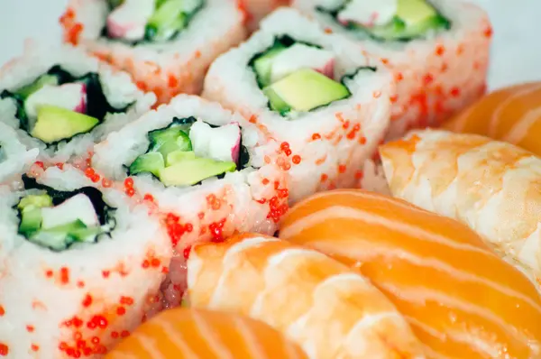 California maki y sushi de cerca —  Fotos de Stock