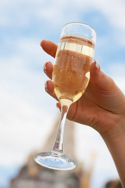 Bride holding a glass of champagne — Stock Photo, Image