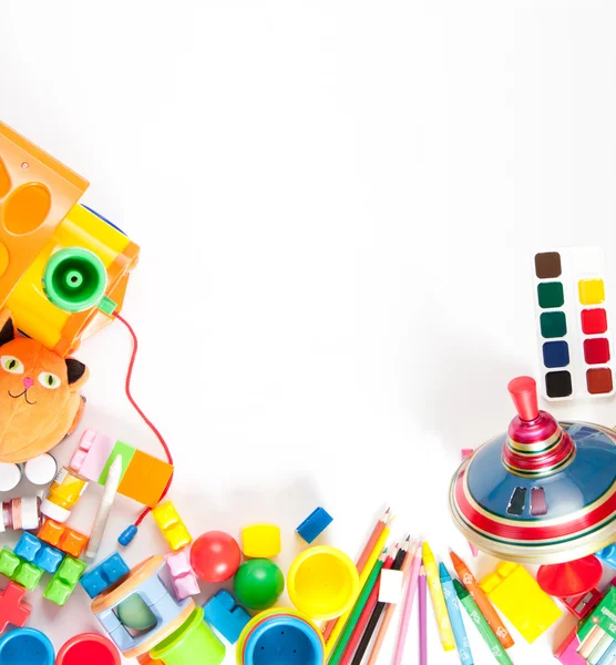 Dětské hračky rozházené na bílý list Stock Snímky