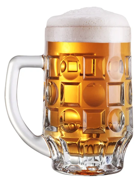 Taze bira dolu bardağı. dosya kesmek için bir yol içerir.. — Stok fotoğraf