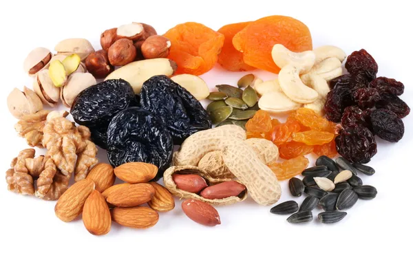 Grupp av olika torkade frukter och nötter. — Stockfoto