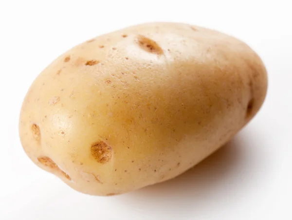 在白色背景上的黄色马铃薯 — 图库照片
