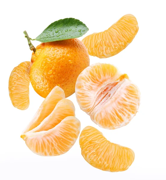 Spadají plátky mandarinka a mandarinka — Stock fotografie