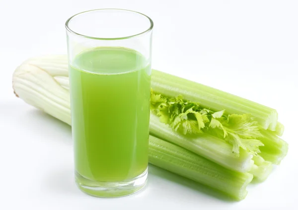 Juice from the stalks of celery plants — Stock Photo, Image