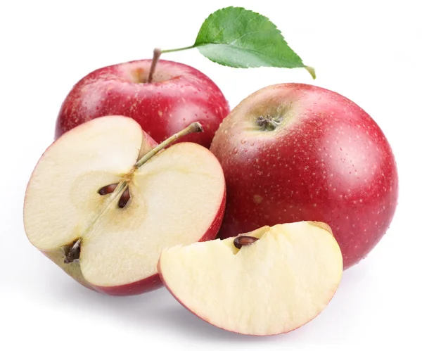 Két piros alma és Alma szeletek. — Stock Fotó