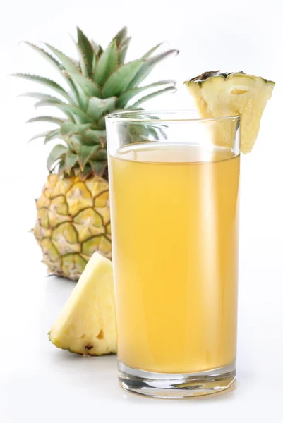 Sok z ananasa i owoców. — Zdjęcie stockowe