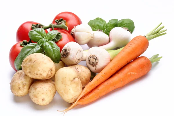 Friss zöldségek csoportja fehér alapon — Stock Fotó