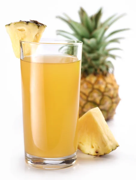 Pineapple juice and fruit. — Stock Photo, Image