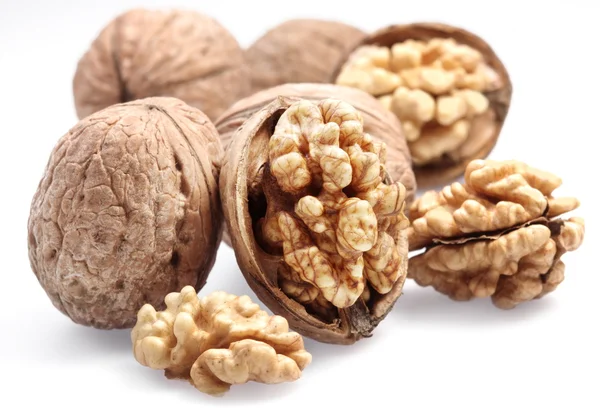 Ořechy izolované na bílém pozadí. — Stock fotografie
