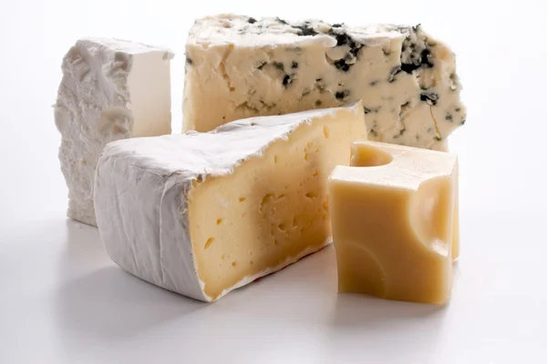 さまざまな種類のチーズ. — ストック写真