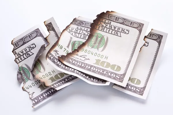 Notas de dólar queimadas no fundo branco — Fotografia de Stock