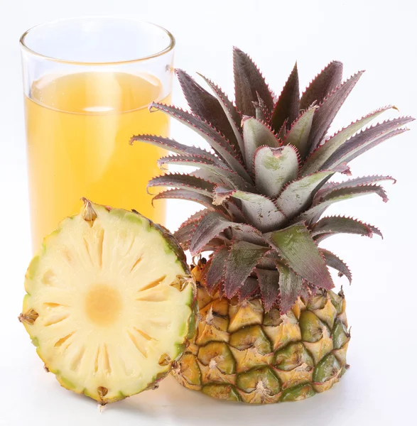 Sumo e fruta de ananás . — Fotografia de Stock
