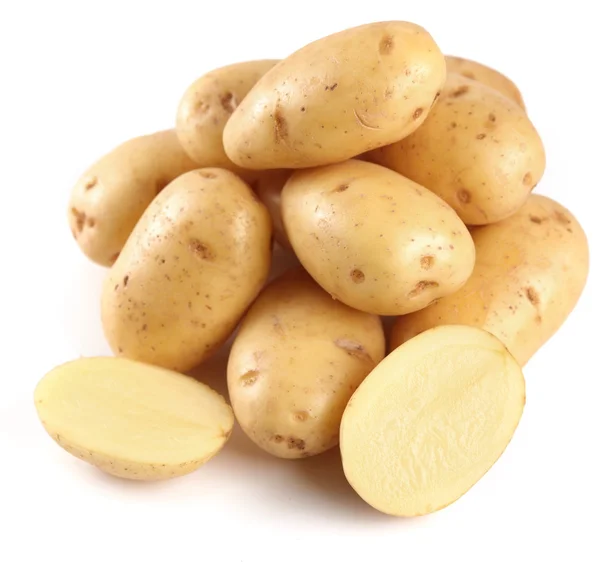 Κίτρινο πατάτες με τμήμα σε λευκό φόντο — Φωτογραφία Αρχείου