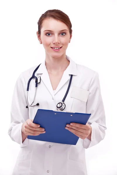Porträt eines positiven Arztes mit Klemmbrett. isoliert auf einem — Stockfoto