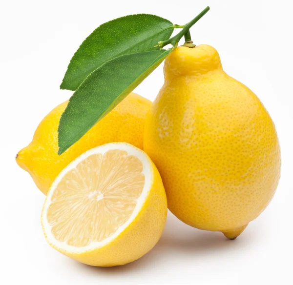 Limones maduros foto de alta calidad sobre un fondo blanco —  Fotos de Stock