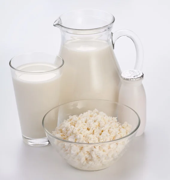 Milk and cottage cheese. — Stock Photo, Image