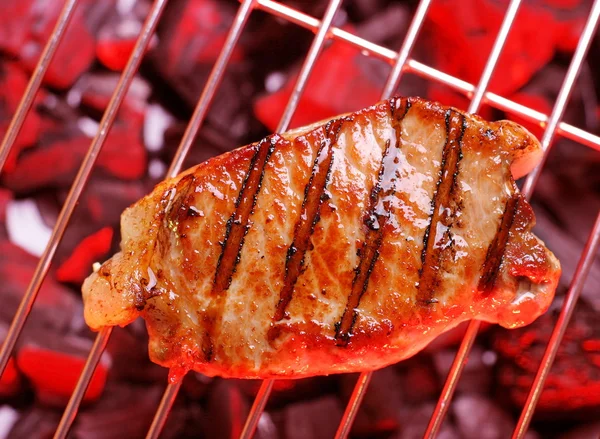 Horké biftek na grilu — Stock fotografie