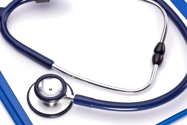 Medizinisches Stethoskop auf weißem Hintergrund. — Stockfoto