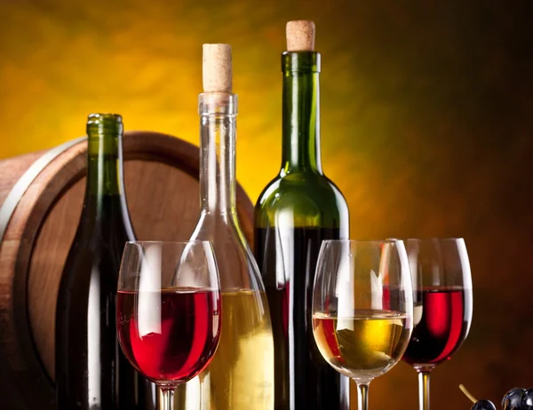 Bodegón con botellas de vino —  Fotos de Stock