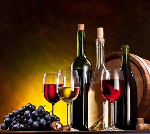 Stilleven met wijn flessen — Stockfoto