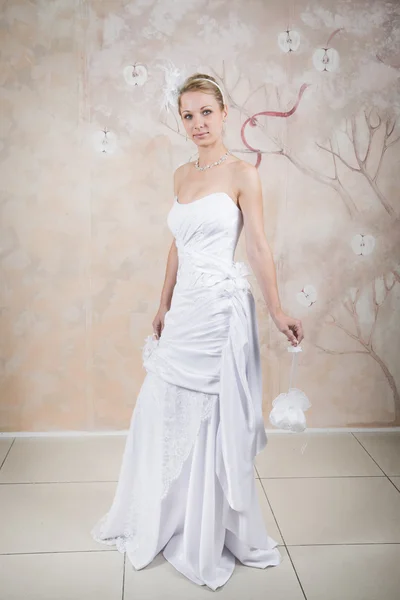 Pretty slim young bride 8 — Stock Photo, Image