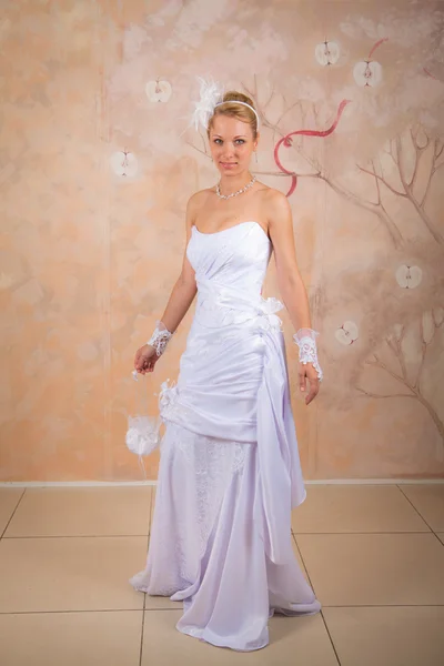 Pretty slim young bride 9 — Stock Photo, Image