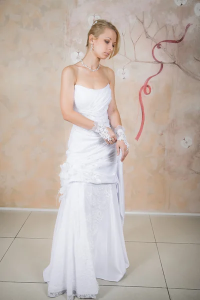 Pretty slim bride 8 — Stock Photo, Image