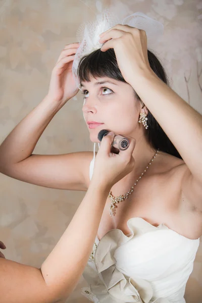 Helle Braut in Weiß — Stockfoto