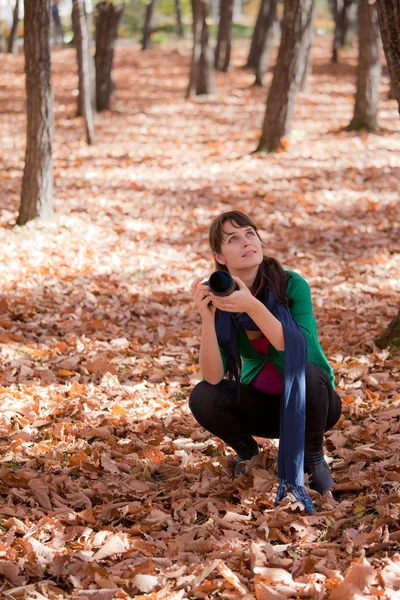 Beautiful young girl with a camera — Stock Photo, Image