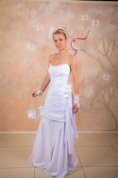 Pretty slim bride 1 — Stock Photo, Image