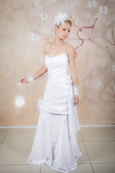 Pretty slim bride 4 — Stock Photo, Image