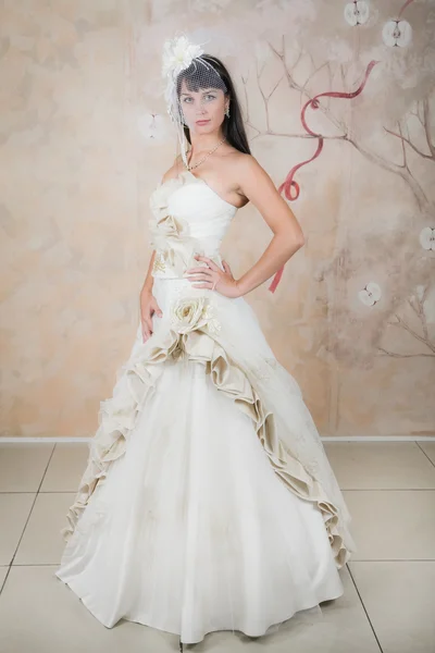 Beautiful bride in white — Stock Photo, Image