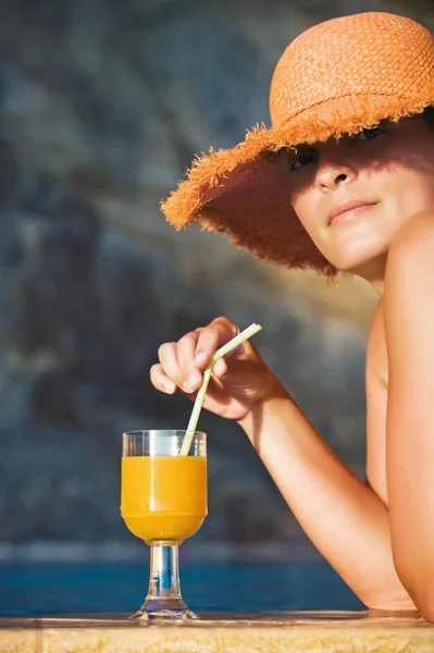 Attractive woman in hat with glass of orange juice — Stock Photo, Image
