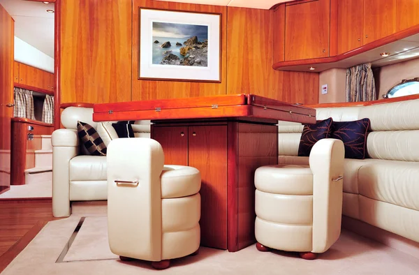 Luksusowe wnętrze jachtu — Zdjęcie stockowe