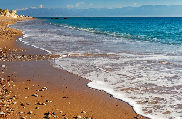 Довгий і запрошення піщаного пляжу в Середземному морі — стокове фото