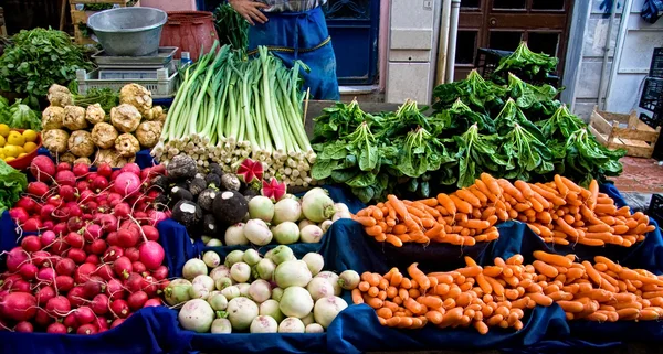 Φρέσκα βιολογικά λαχανικά σε μια αγορά οδών στην Κωνσταντινούπολη, Τουρκία. Royalty Free Εικόνες Αρχείου