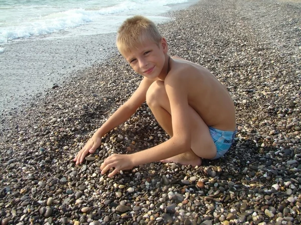 Το αγόρι στη θάλασσα ακτή Royalty Free Εικόνες Αρχείου