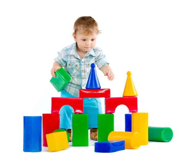 Roztomilý malý chlapeček s barevnými stavebního bloku — Stock fotografie