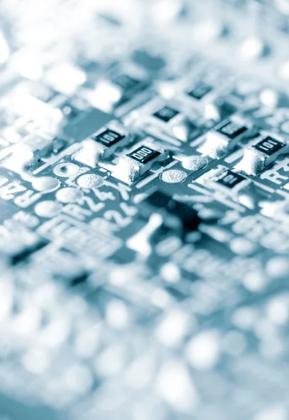 Close-up van elektronische circuit board, blauwe afgezwakt. — Stockfoto