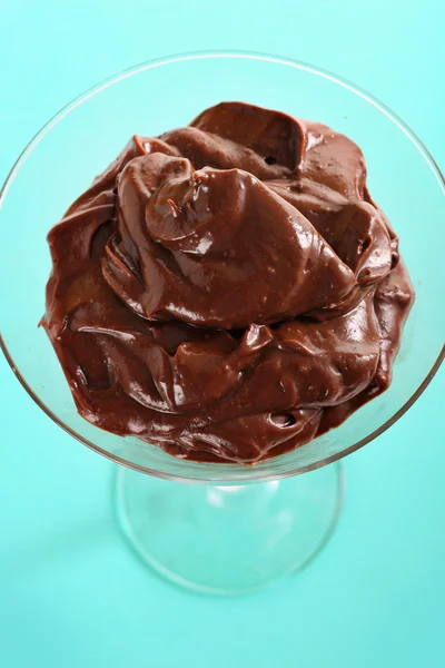 stock image Chocolate mousse on green