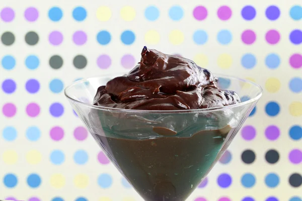 Colpo Mousse Cioccolato Con Puntini Blu Porpora — Foto Stock
