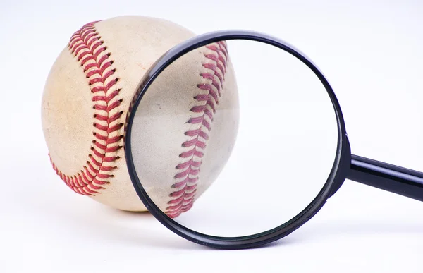 Бейсбольный Мяч Увеличительным Стеклом — стоковое фото