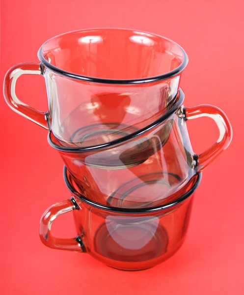 红色背景上的杯子 — 图库照片