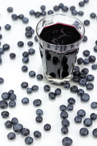 Deep Purple Berry Juice Clear Glass Whole Fruit Abstract White — Stock Photo, Image