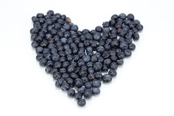 Blauwe Paarse Vrucht Bes Vorm Van Liefde Een Reflecterende Witte — Stockfoto