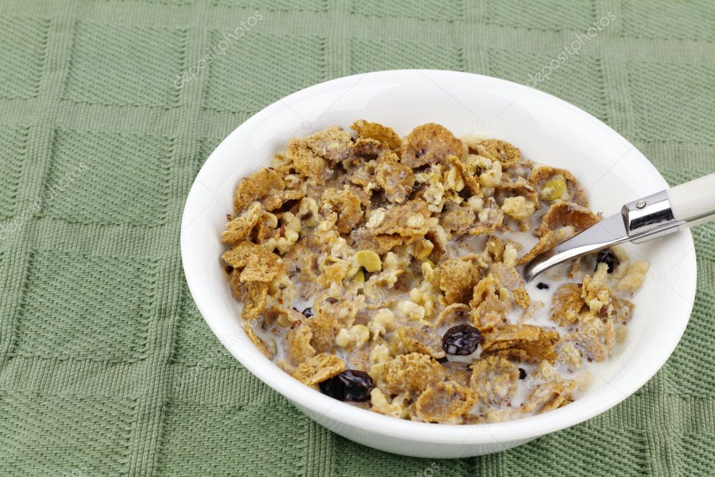 Delicious organic cereal with pumpkin seeds, raisins, whole grains and milk.