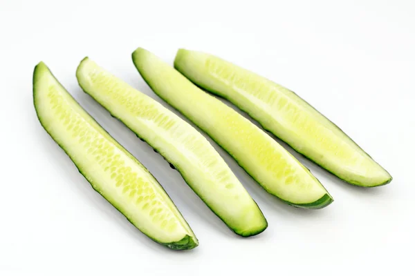 Vier lange komkommer plakjes — Stockfoto