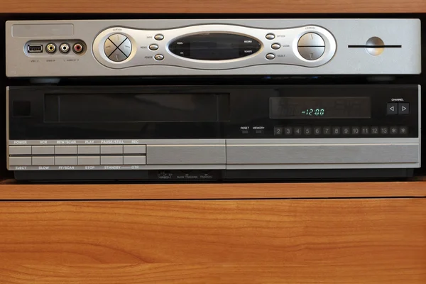 Новый DVR со старым видеомагнитофоном — стоковое фото