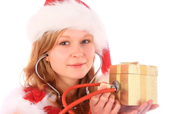 Miss Babbo Natale sta facendo un sorriso mentre suona una scatola regalo d'oro — Foto Stock